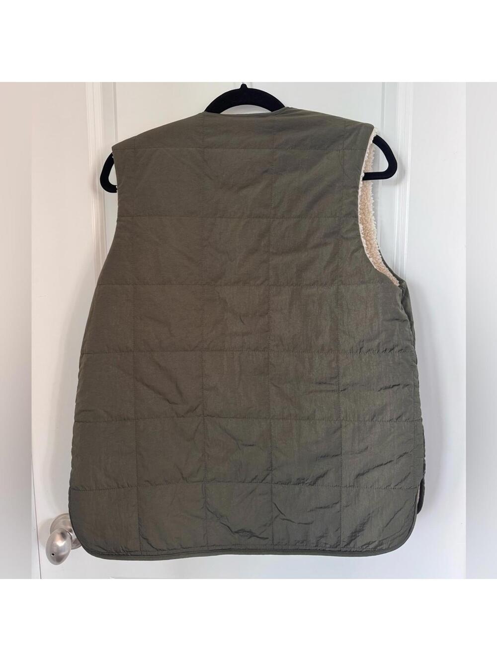 Varley Audrea Reversible Vest - Picture 5 of 7